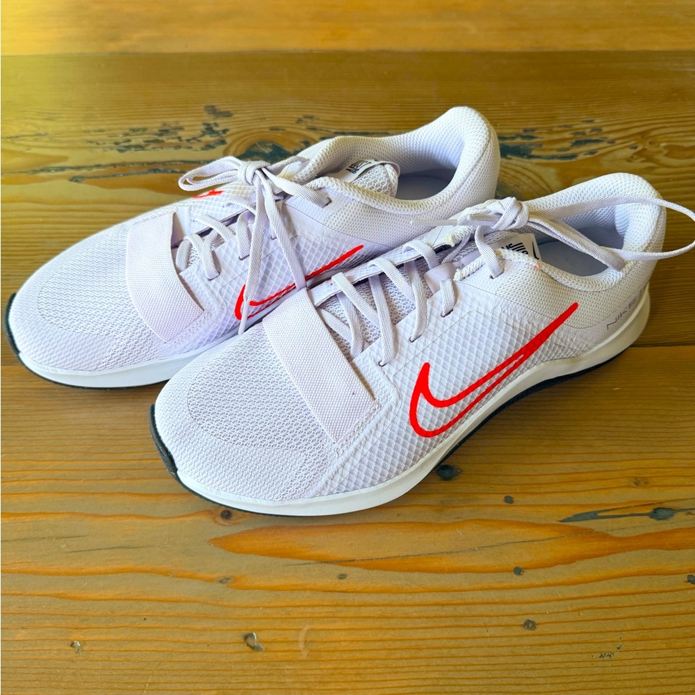 NWOT Women’s Nike Shoes size 7.5